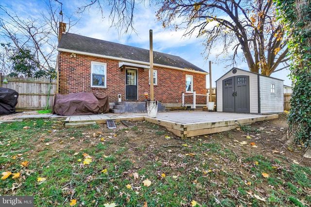 1095 CHURCH RD, York, PA 17404