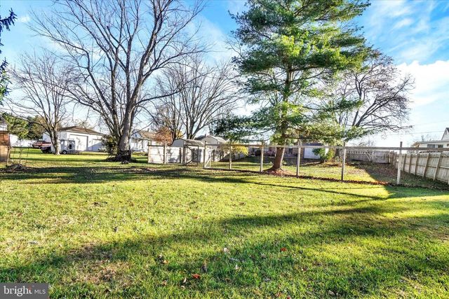 1095 CHURCH RD, York, PA 17404