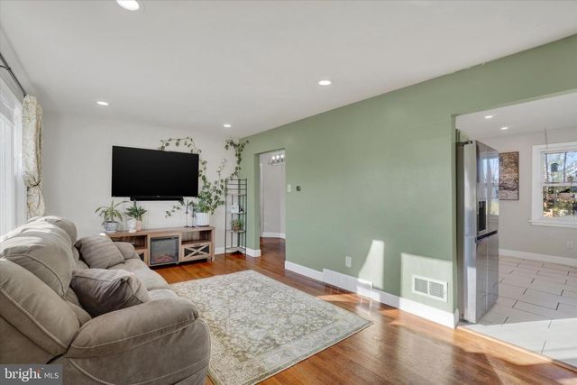 1095 CHURCH RD, York, PA 17404