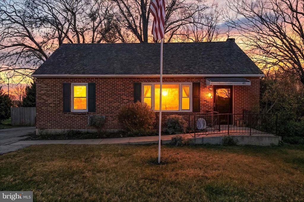 1095 CHURCH RD, York, PA 17404