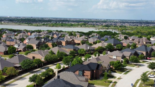 2909 Lakefield Drive, Little Elm, TX 75068