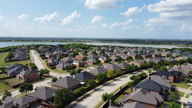 2909 Lakefield Drive, Little Elm, TX 75068