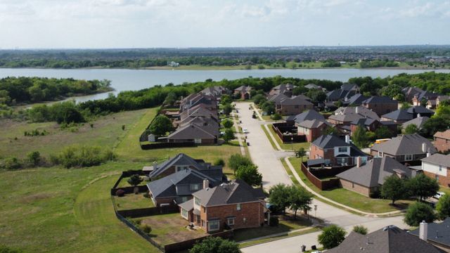 2909 Lakefield Drive, Little Elm, TX 75068