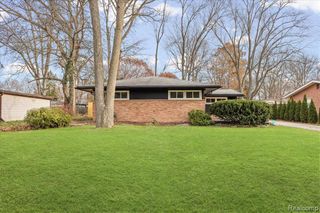 29856 Chelmsford Road, Southfield, MI 48076