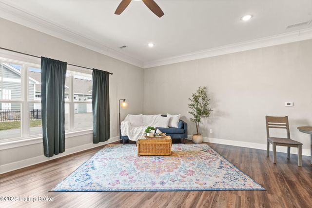 5011 Woodridge Lake Blvd, Louisville, KY 40272