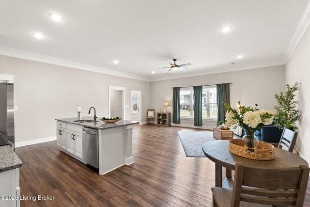 5011 Woodridge Lake Blvd, Louisville, KY 40272