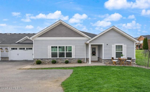 5011 Woodridge Lake Blvd, Louisville, KY 40272