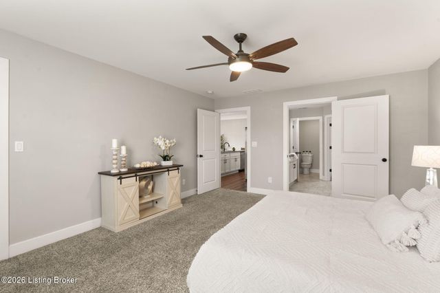 5011 Woodridge Lake Blvd, Louisville, KY 40272