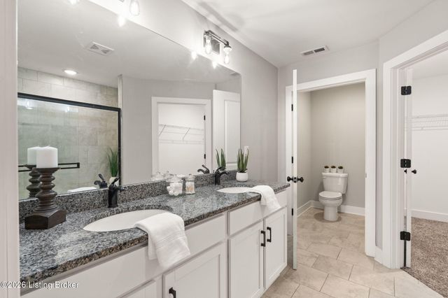 5011 Woodridge Lake Blvd, Louisville, KY 40272