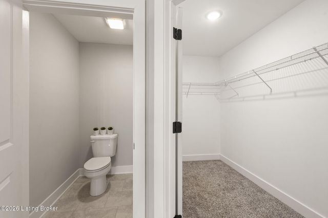 5011 Woodridge Lake Blvd, Louisville, KY 40272