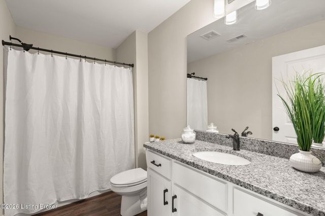 5011 Woodridge Lake Blvd, Louisville, KY 40272