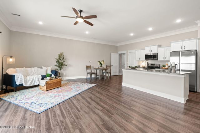 5011 Woodridge Lake Blvd, Louisville, KY 40272