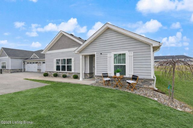 5011 Woodridge Lake Blvd, Louisville, KY 40272