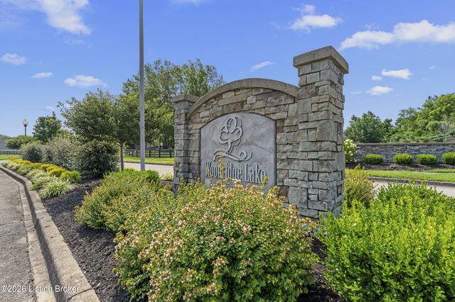 5011 Woodridge Lake Blvd, Louisville, KY 40272