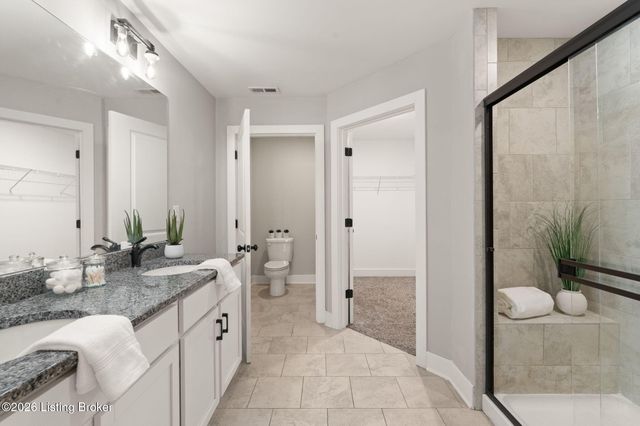 5011 Woodridge Lake Blvd, Louisville, KY 40272