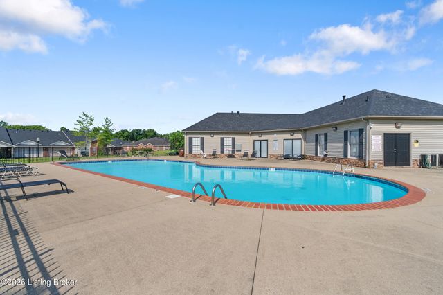 5011 Woodridge Lake Blvd, Louisville, KY 40272