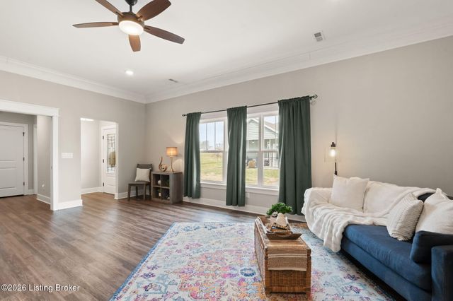 5011 Woodridge Lake Blvd, Louisville, KY 40272