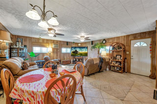 2913 18th Avenue N, Texas City, TX 77590