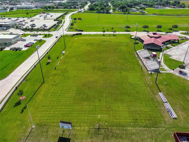2913 18th Avenue N, Texas City, TX 77590