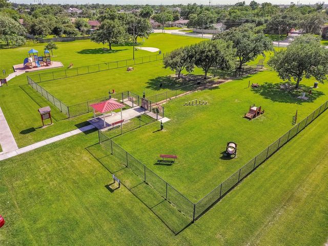 2913 18th Avenue N, Texas City, TX 77590