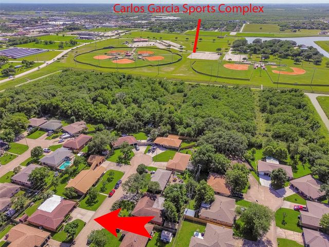 2913 18th Avenue N, Texas City, TX 77590
