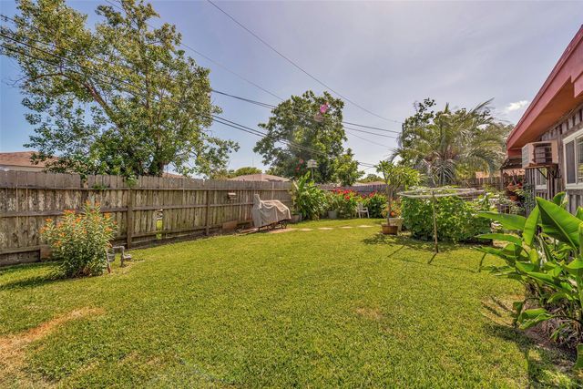 2913 18th Avenue N, Texas City, TX 77590
