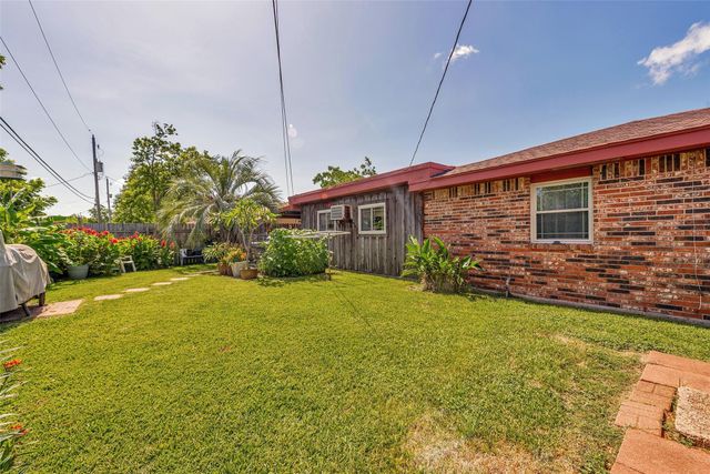 2913 18th Avenue N, Texas City, TX 77590
