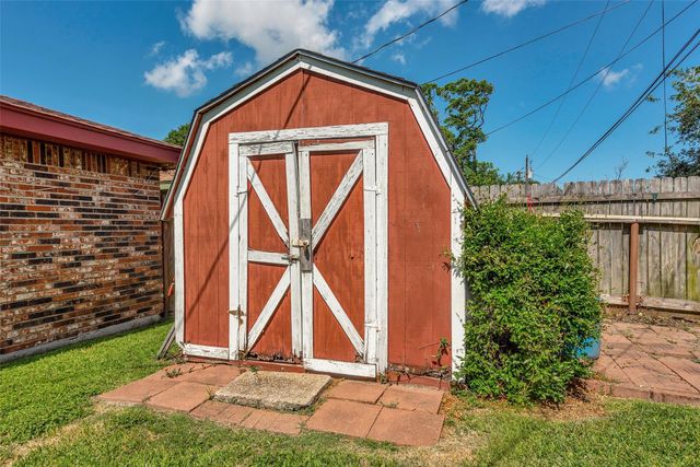 2913 18th Avenue N, Texas City, TX 77590