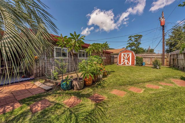 2913 18th Avenue N, Texas City, TX 77590