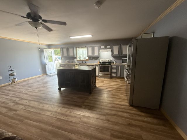 300 Maxwell Hill Rd, Pulaski, TN 38478
