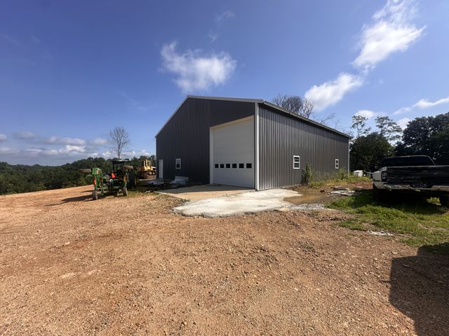 300 Maxwell Hill Rd, Pulaski, TN 38478
