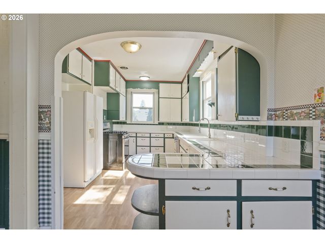 844 CORBY St, Woodburn, OR 97071