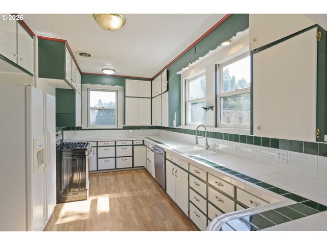 844 CORBY St, Woodburn, OR 97071