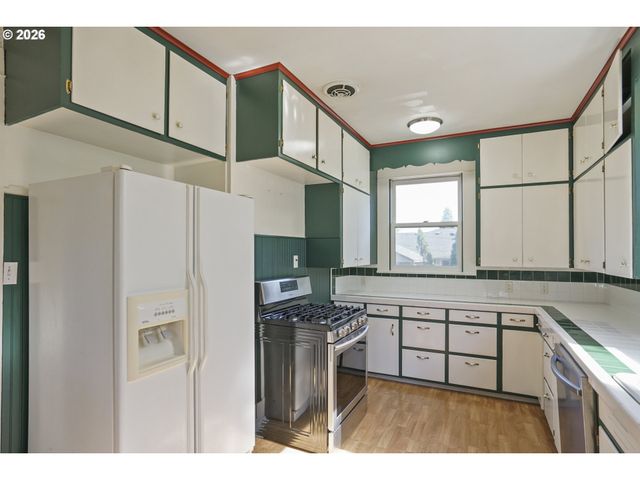 844 CORBY St, Woodburn, OR 97071