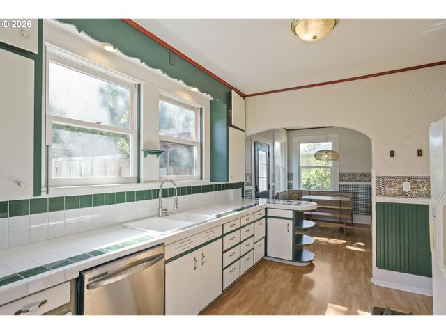 844 CORBY St, Woodburn, OR 97071