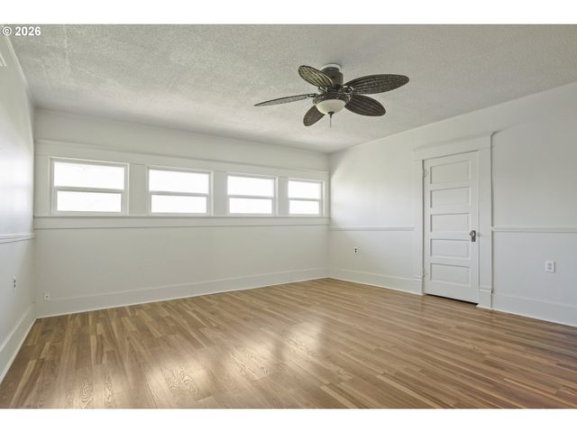 844 CORBY St, Woodburn, OR 97071