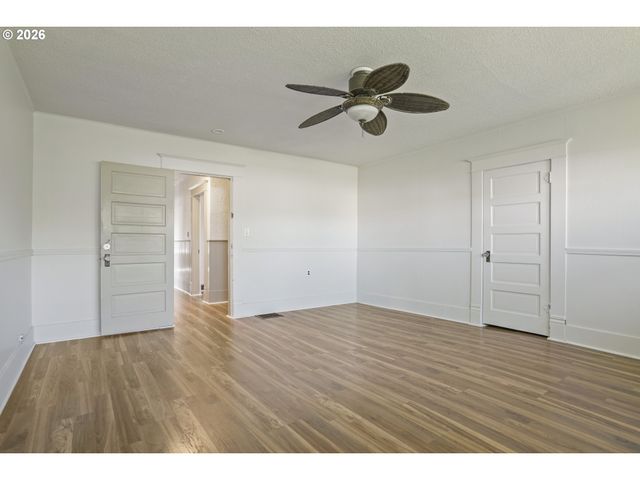 844 CORBY St, Woodburn, OR 97071