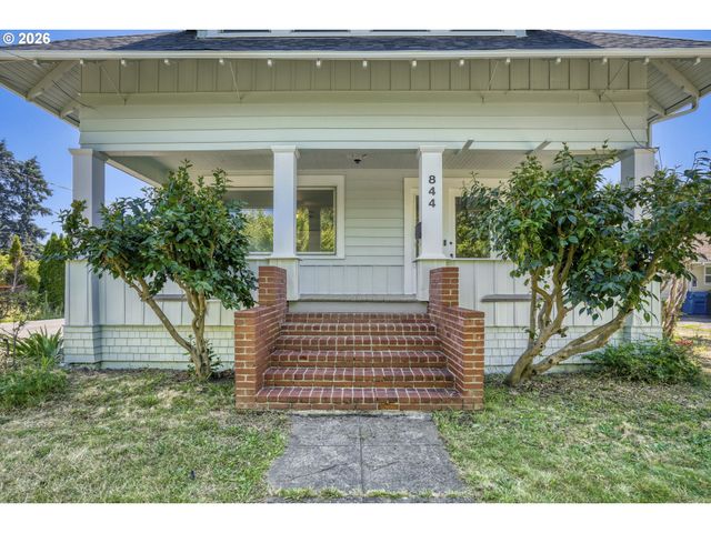 844 CORBY St, Woodburn, OR 97071