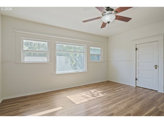 844 CORBY St, Woodburn, OR 97071