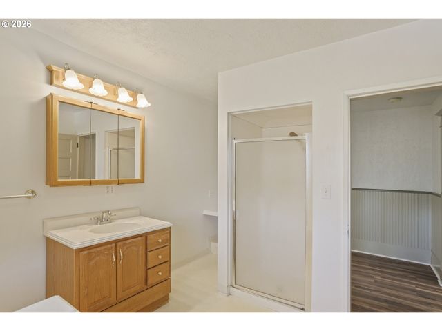 844 CORBY St, Woodburn, OR 97071