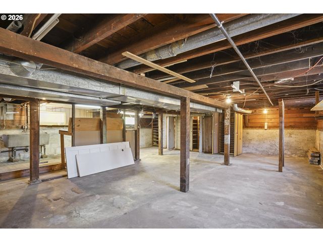 844 CORBY St, Woodburn, OR 97071