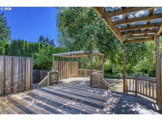 844 CORBY St, Woodburn, OR 97071