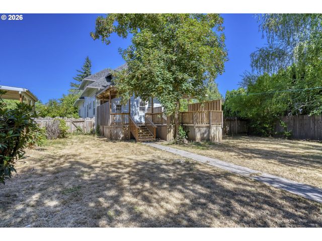 844 CORBY St, Woodburn, OR 97071