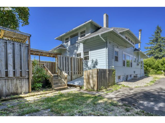 844 CORBY St, Woodburn, OR 97071
