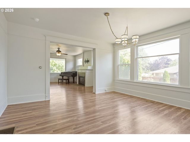 844 CORBY St, Woodburn, OR 97071