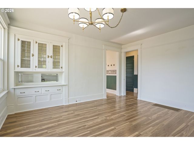 844 CORBY St, Woodburn, OR 97071