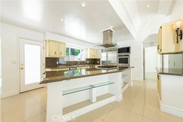 16379 Meadowridge Road, Encino (los Angeles), CA 91436