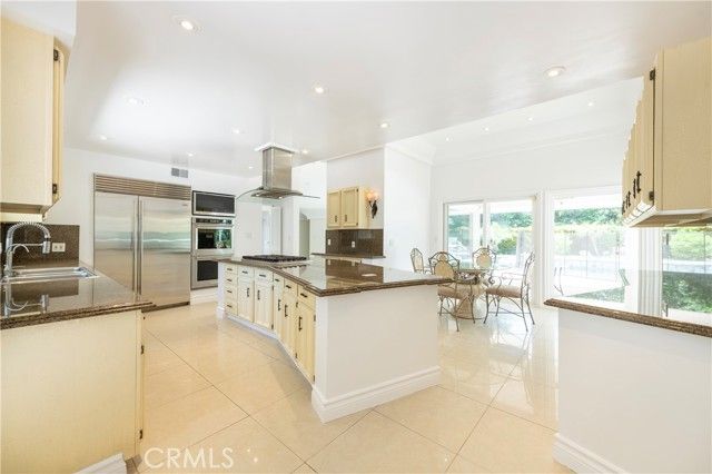 16379 Meadowridge Road, Encino (los Angeles), CA 91436