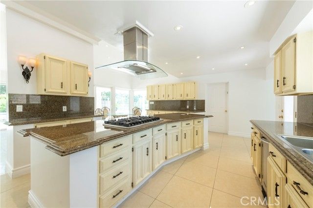 16379 Meadowridge Road, Encino (los Angeles), CA 91436