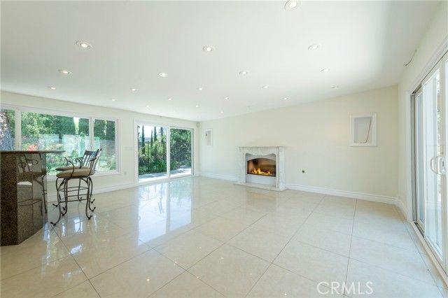 16379 Meadowridge Road, Encino (los Angeles), CA 91436